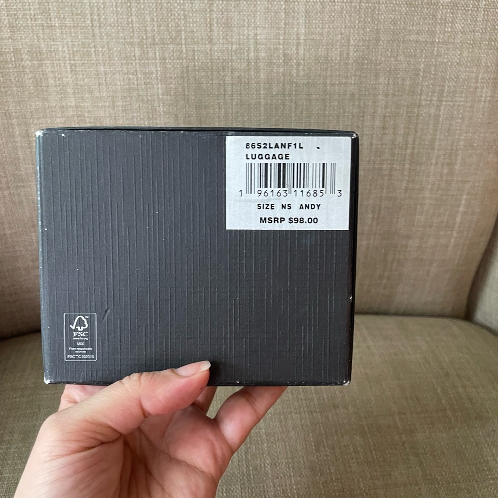 Authentic Michael kor wallet - Picture 5 of 5